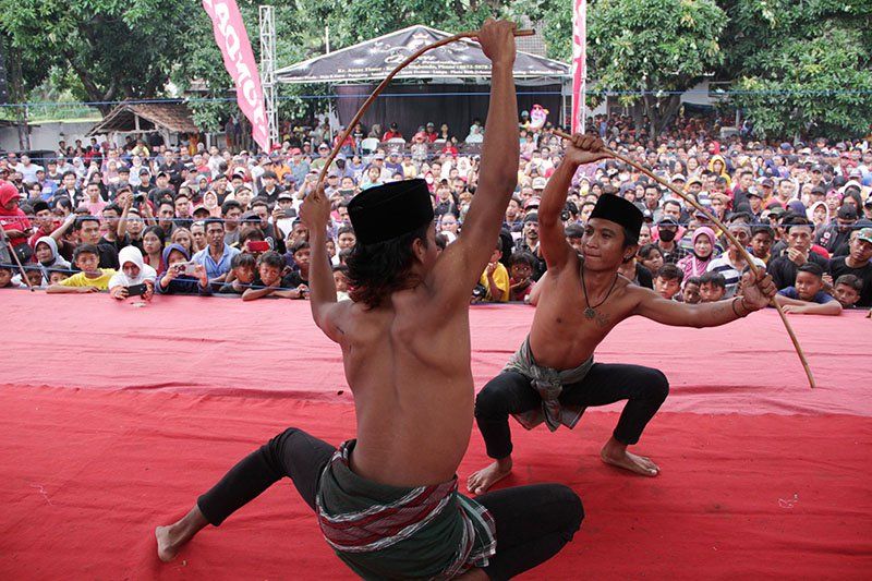 Tradisi Ojung, Ajang Adu Uji Nyali Para Jawara di Situbondo