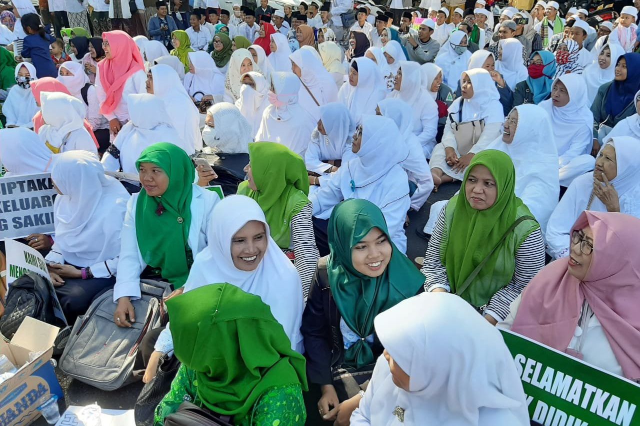 Tekan Perselingkuhan, Santri dan Muslimah Probolinggo Dukung Penutupan Karaoke