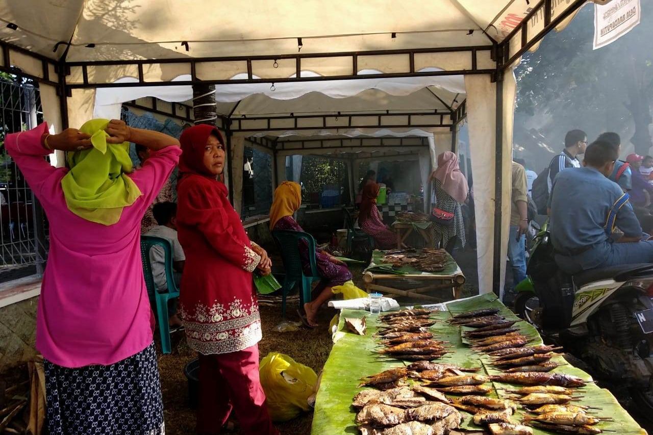 Olahan Ikan Asap Pantura Probolinggo Diborong Pemudik