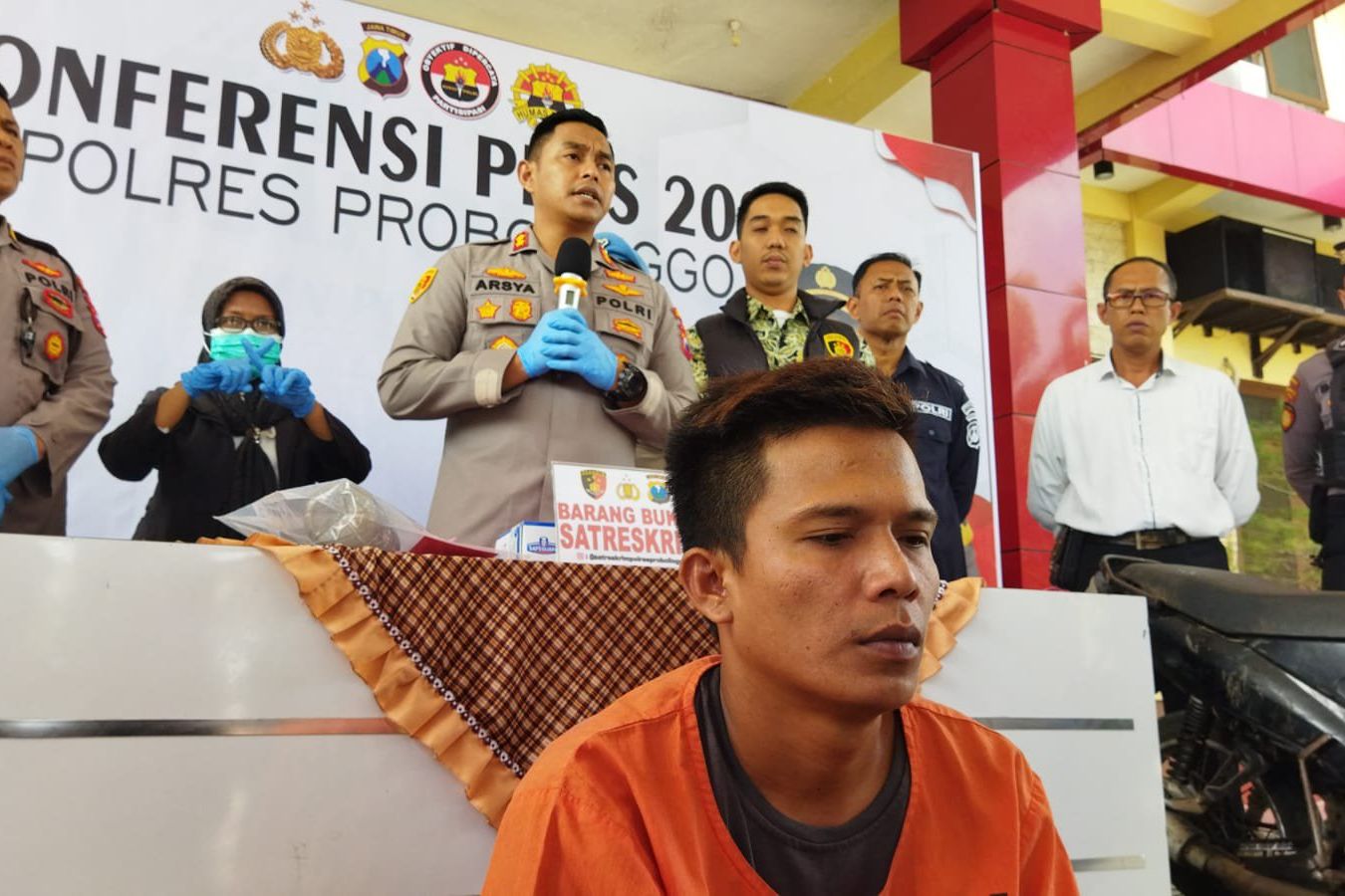 Polisi Tangkap Pelaku Pembalakan Liar dan Pembakaran Mobil di Probolinggo