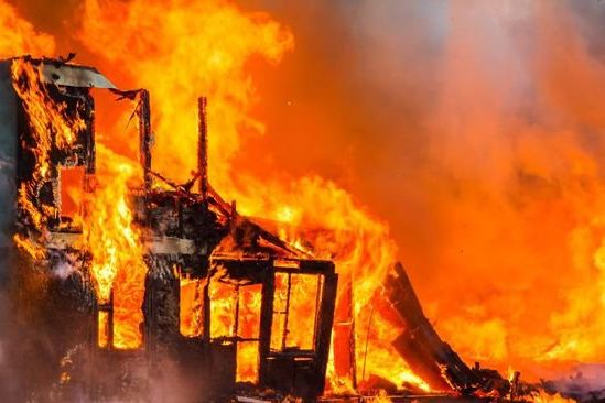 10 Bangunan Rumah di Surabaya Ludes Terbakar