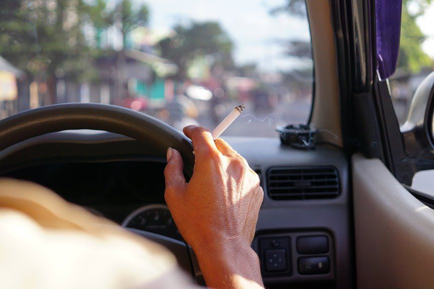 Ini 4 Bahan Alami untuk Hilangkan Bau Rokok di Mobil