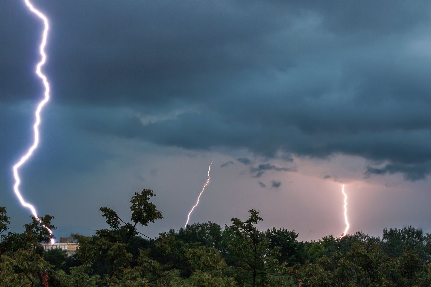 Nataru di Jatim Dibayangi Cuaca Ekstrem yang Memicu Bencana Hidrometeorologi