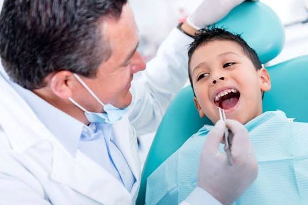 Kapan Sebaiknya Ajak Anak ke Dokter Gigi?