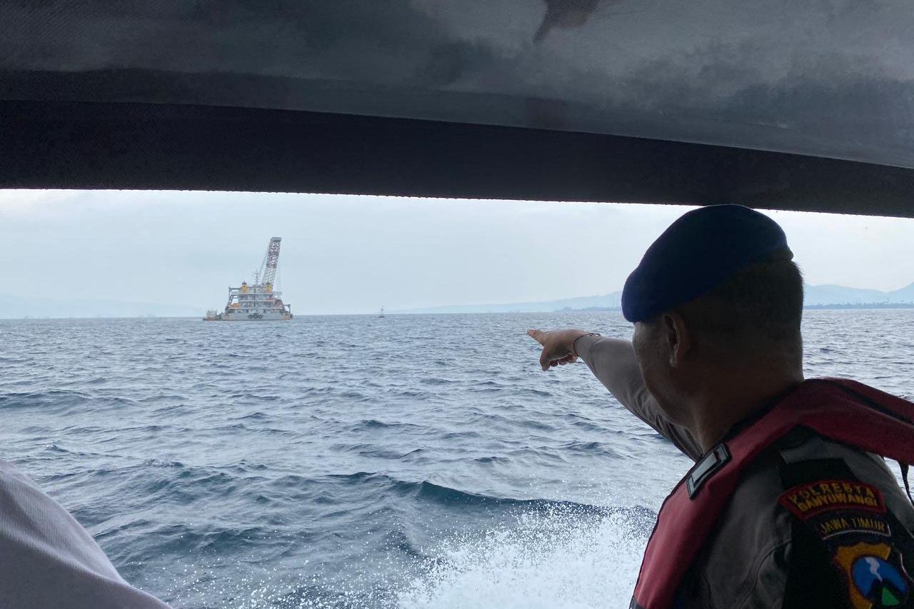 Pengawasan Selat Bali Diperketat Menjelang Evakuasi Bangkai KMP Tunu Pratama Jaya