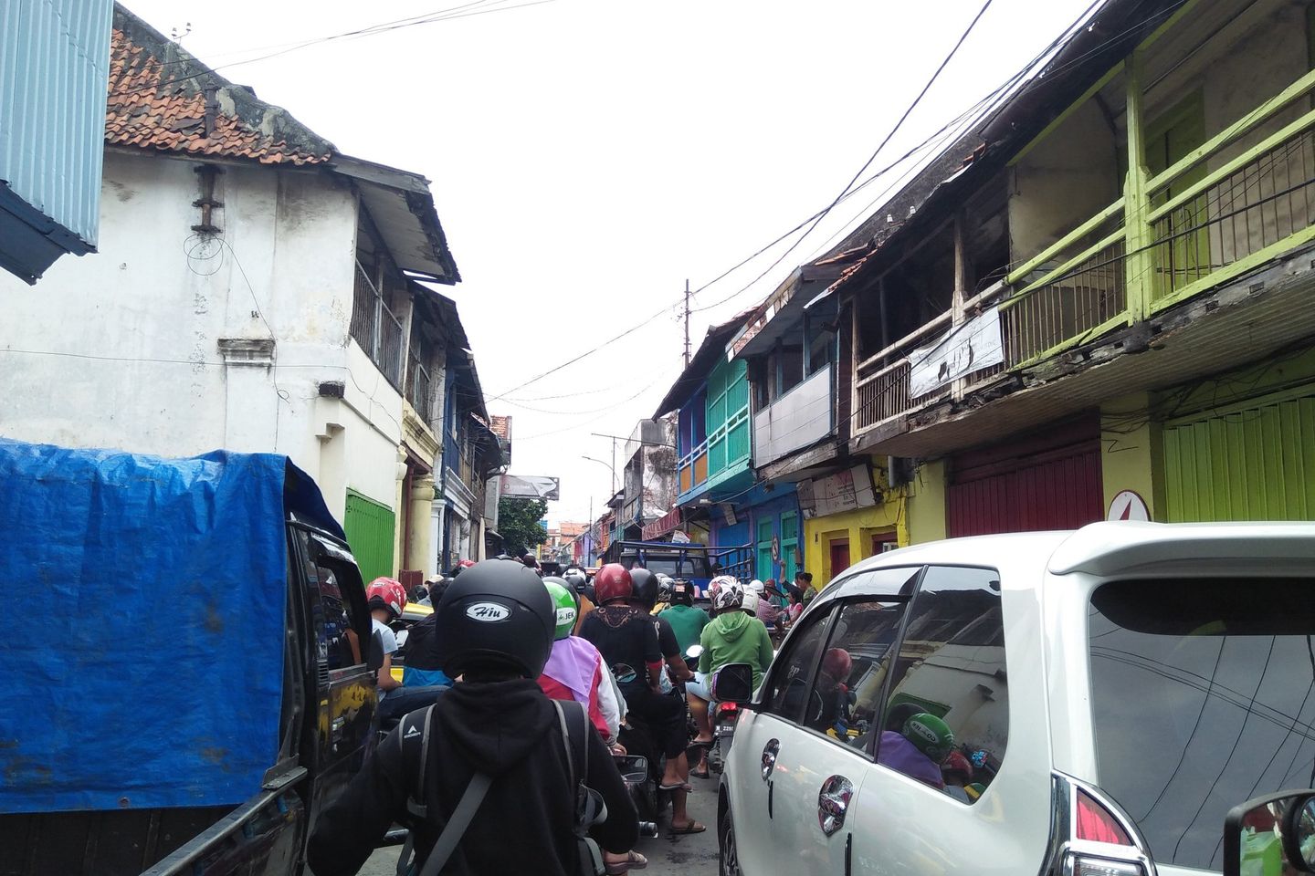 Demi Revitalisasi, Pemkot Surabaya Tertibkan PKL Jalan Panggung