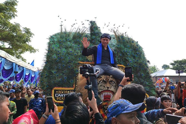 Ke Ponorogo AHY Disambati Warga Mahalnya Harga Pupuk dan Minyak