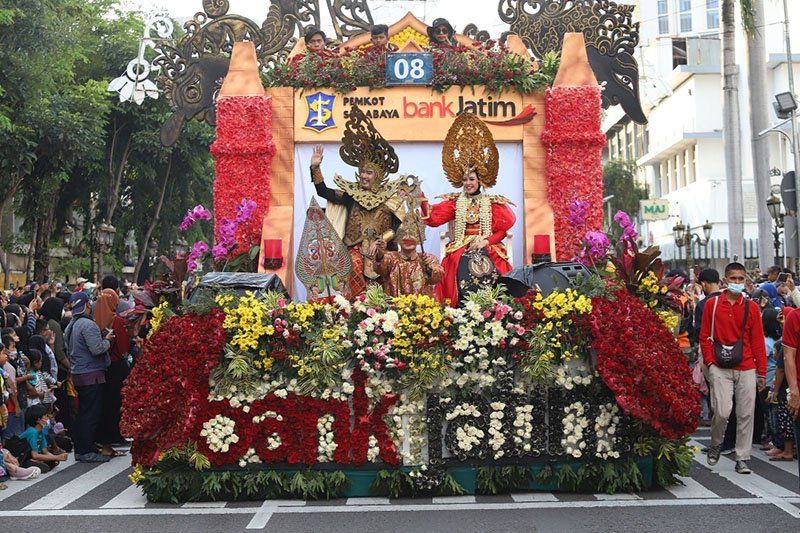 Sukses, Warga Padati Gelaran Surabaya Vaganza Hingga Malam Hari