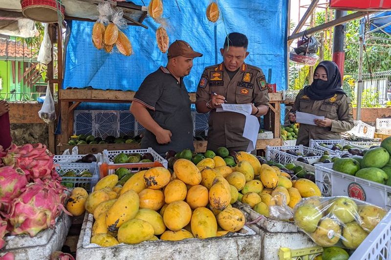 Kembalikan Fungsi Jalan, Diskopukmperindag Kota Mojokerto Lakukan Penataan Pedagang