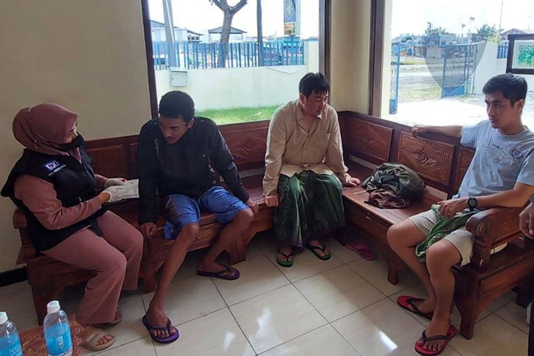 Perahu Pegawai Imigrasi Surabaya Diterjang Ombak Saat Mancing di Laut Probolinggo, Satu Orang Hilang