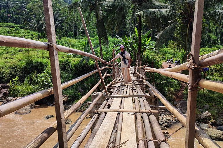 Terisolasi, Warga Desa Ponorogo Ini Swadaya Bangun Jembatan Senilai Rp 120 Juta