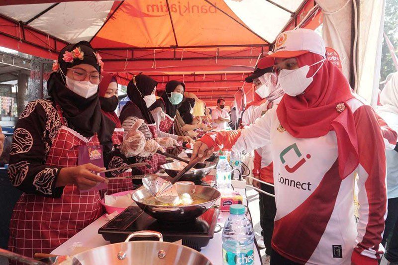 Jadi Khas Oleh-oleh, Emak-emak di Mojokerto Antusias Lomba Goreng Onde-onde