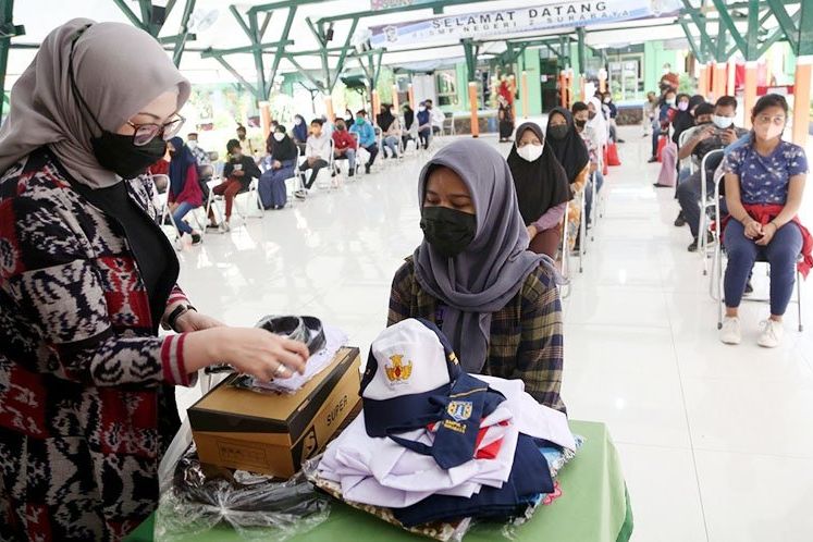 Seragam dan Perlengkapan Sekolah Gratis bagi Pelajar MBR Mulai Didistribusikan