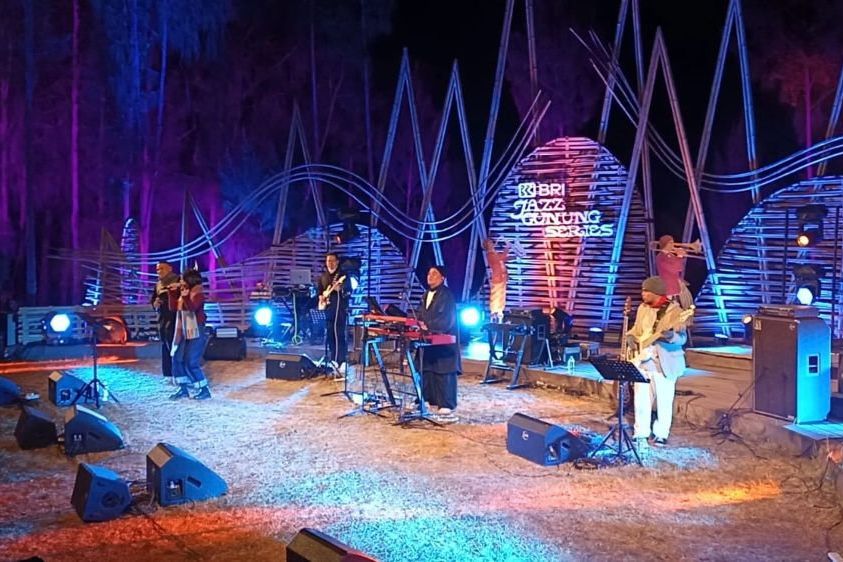 Jazz Hip Hop Hangatkan Lereng Bromo di Tengah Suhu 12 Derajat Celsius