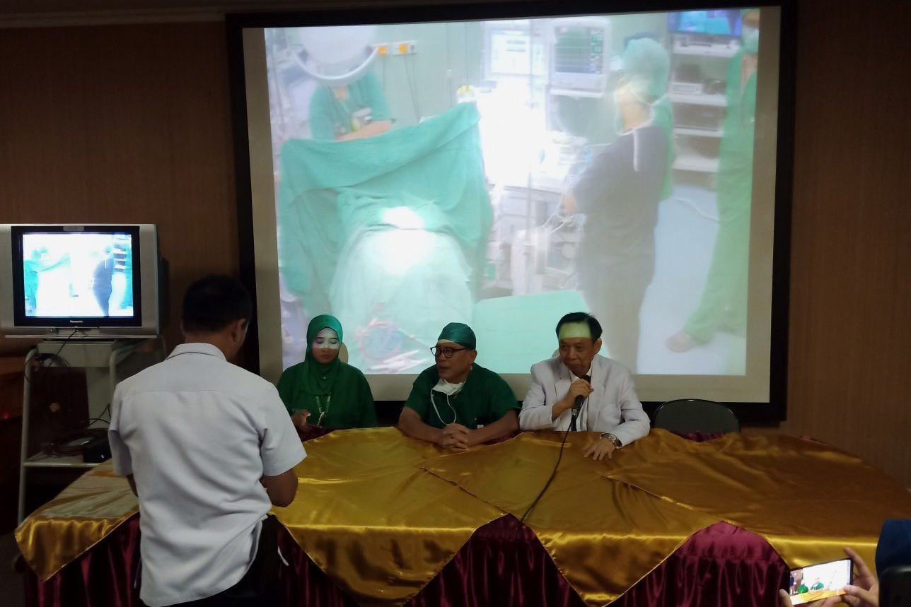 Operasi Kembar Siam Diperkirakan Memakan Waktu 12 Jam