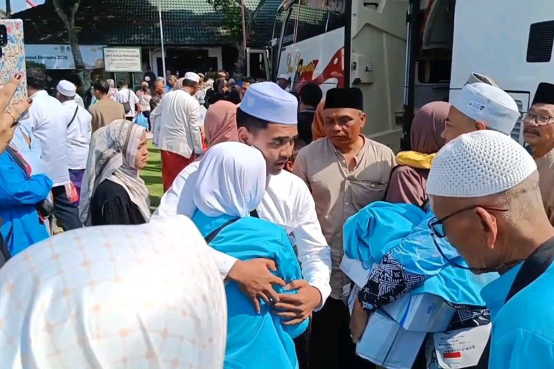 Tangis Haru Sambut Kepulangan Jemaah Haji Kota Probolinggo