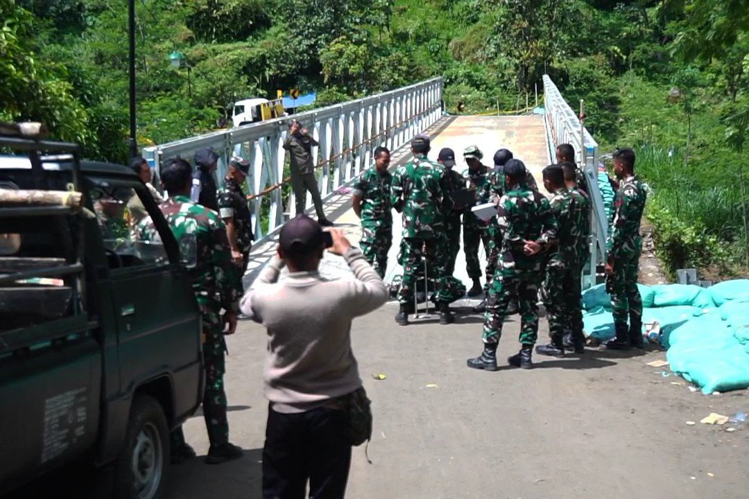 Akses Wisata Madakaripura Kembali Dibuka Usai Jembatan Darurat Rampung