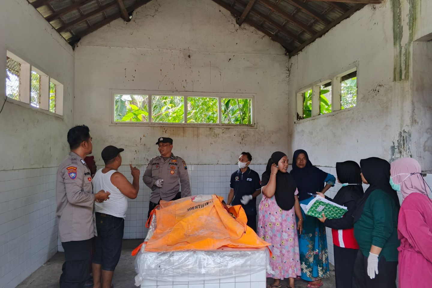 Hendak Kunjungi Anak, Lansia Tewas Tertabrak KA Sri Tanjung di Perlintasan Sumberbaru Jember