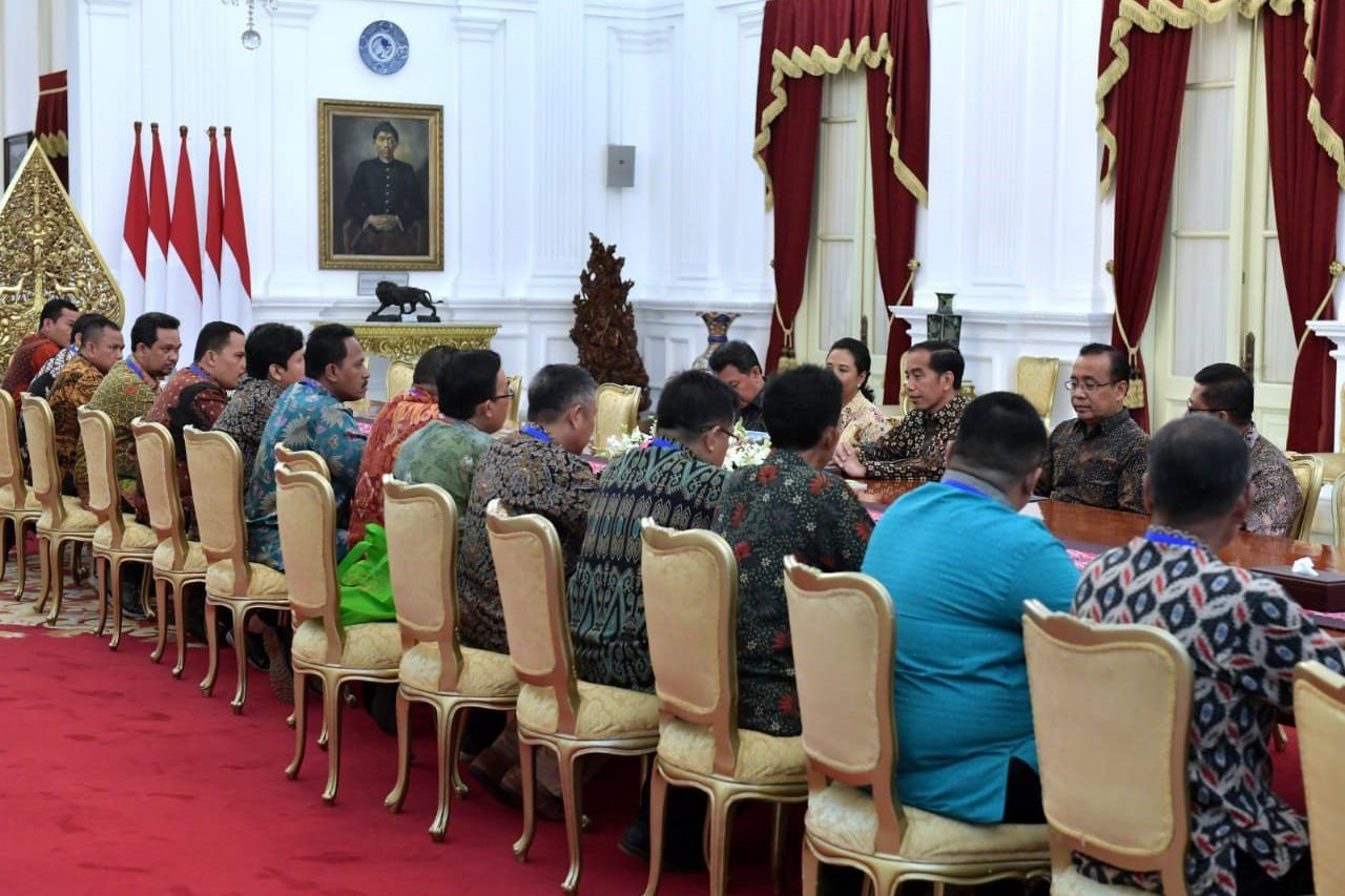 Jokowi Minta Menteri BUMN Sejahterakan Pekerja Perkebunan