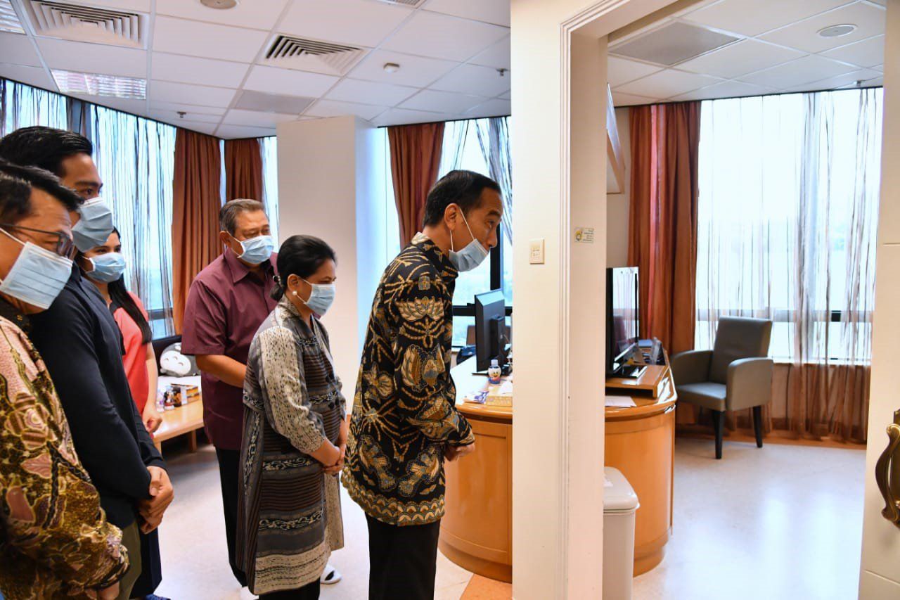 40 Menit Jenguk Ani Yudhoyono, Ini Yang Dilakukan Jokowi