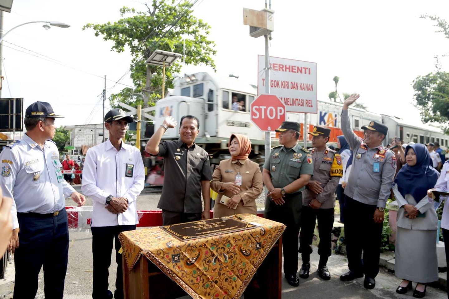 Setahun, Pemkot Probolinggo Bangun Tiga Pos Jaga dan Perlintasan Kereta