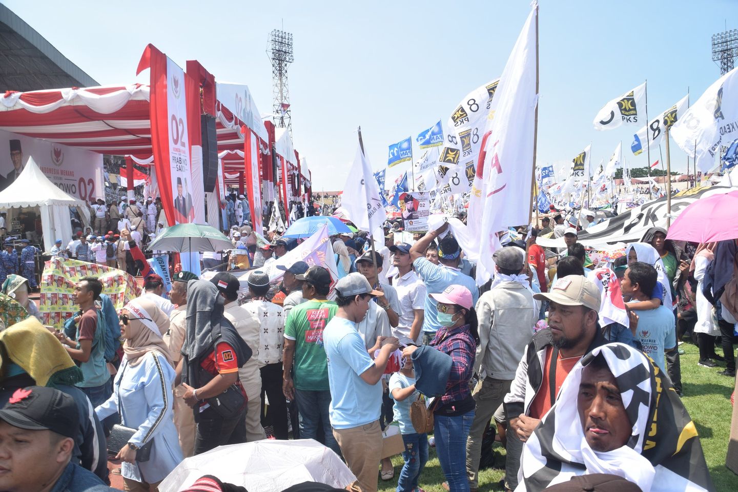Gelora Delta Sidoarjo Diputihkan Pendukung Prabowo-Sandiaga