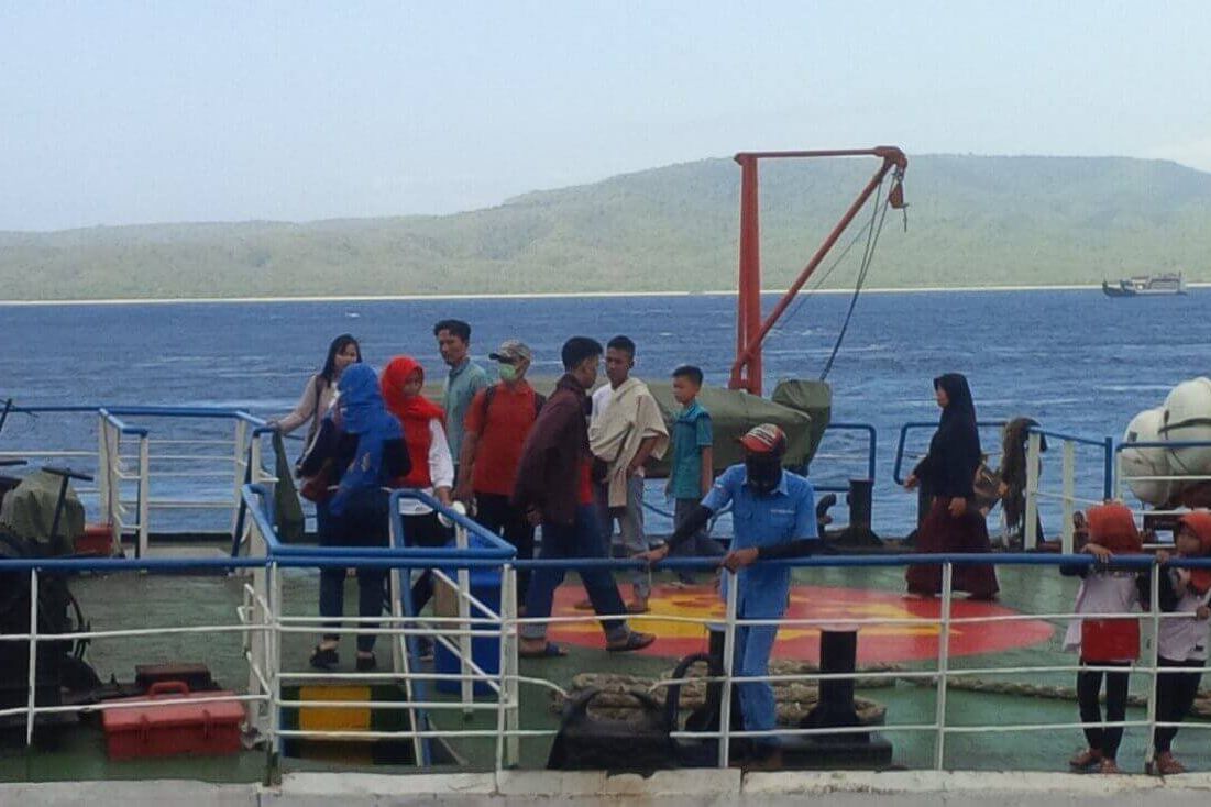 Gelombang Laut di Selat Bali Robohkan Lima Warung
