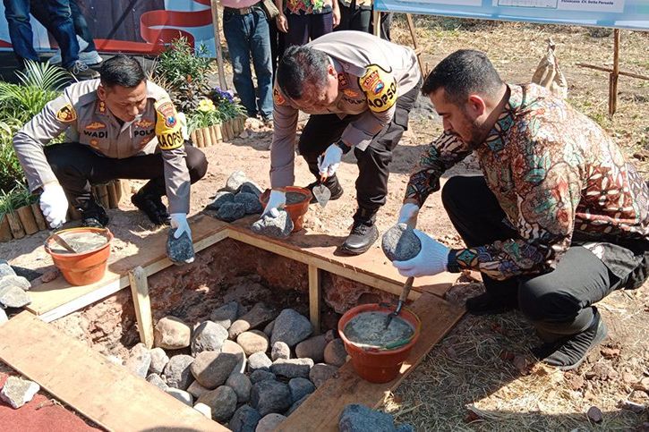 Wali Kota Probolinggo bersama Kapolda Jatim Grounbreaking Gedung Meteor