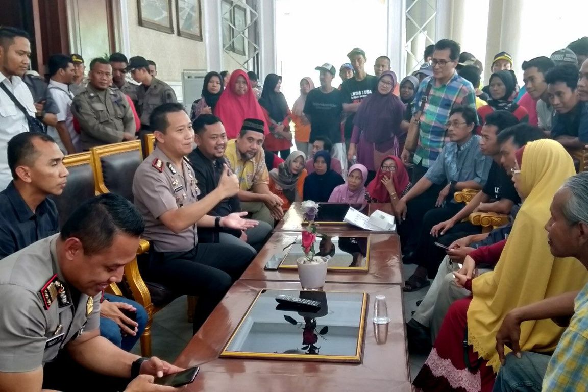 Timbulkan Polusi, Warga Gresik Minta Relokasi Perusahaan Bongkar Muat