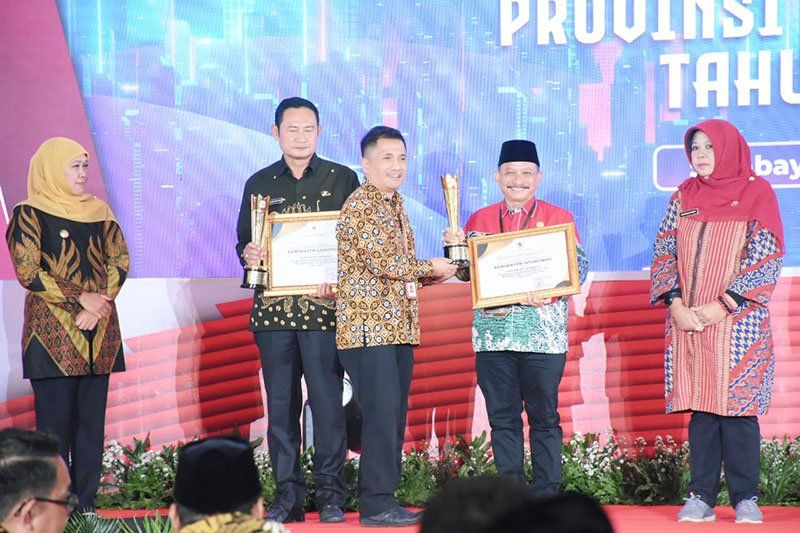 Bung Karna Persembahkan Penghargaan Kabupaten Terbaik untuk Masyarakat Situbondo