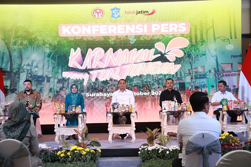 Semarak "Karnaval Nang Tunjungan", Masyarakat Populerkan Batik Surabaya
