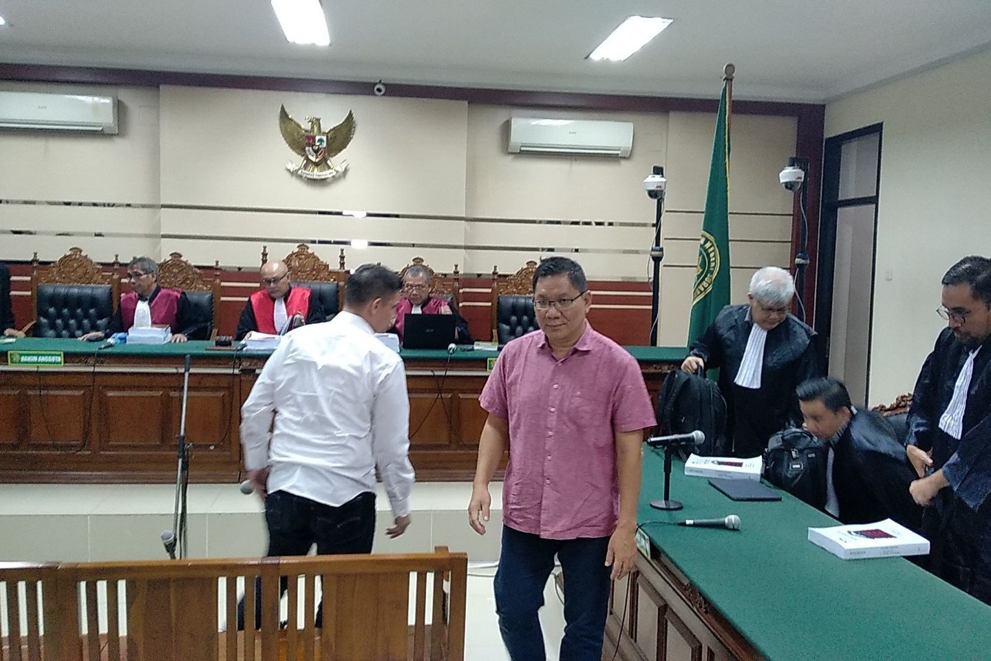 Lima Penyuap Bupati Mojokerto Dituntut Berbeda