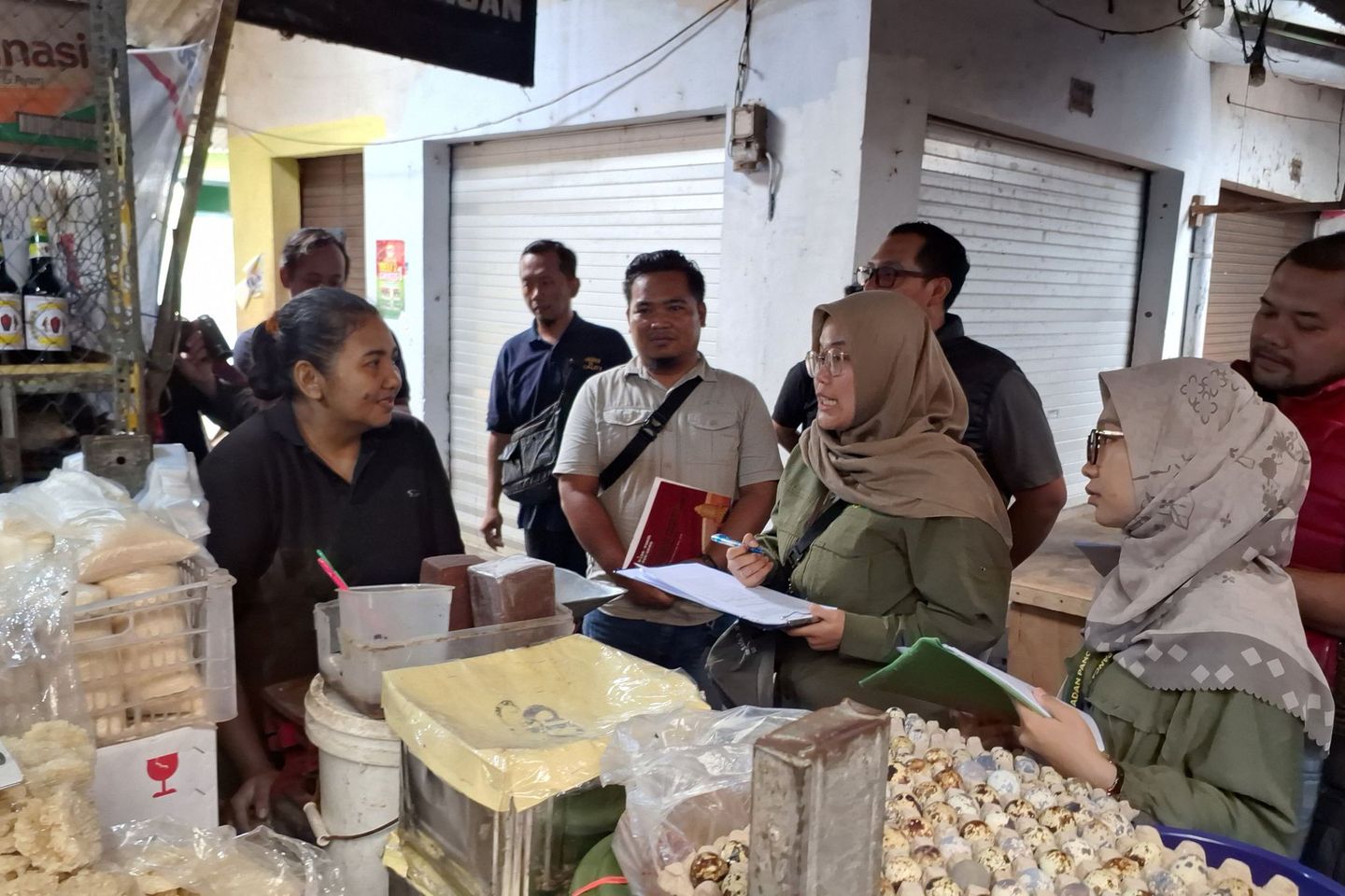 Sidak Bapanas dan Polisi di Pasar Tanjung Mojokerto: Harga Bahan Pokok Stabil