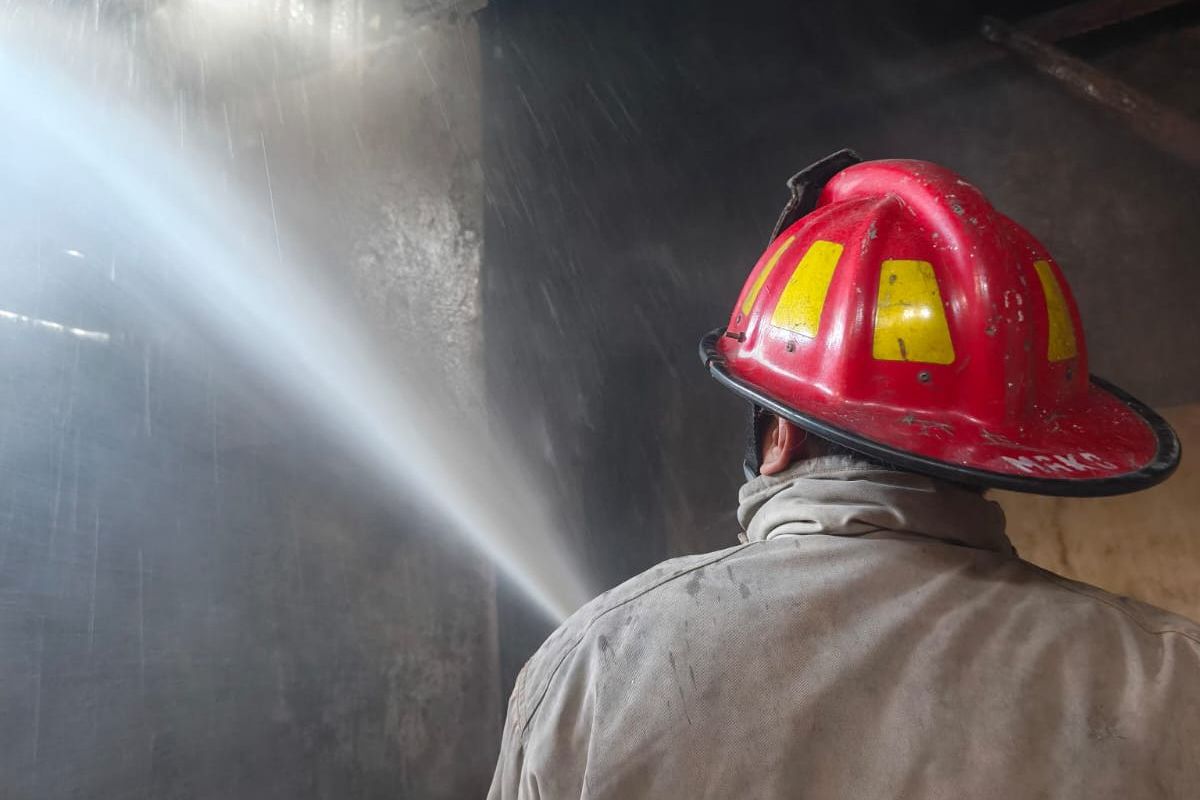 ‎Warung Pecel Tumpang di Jember Terbakar, Karyawan Luka Bakar Saat Berjibaku Padamkan Api