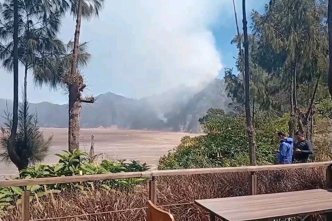 Karhutla TNBTS Tembus 900 Hektare, Tiga Helikopter Dikerahkan untuk Water Bombing