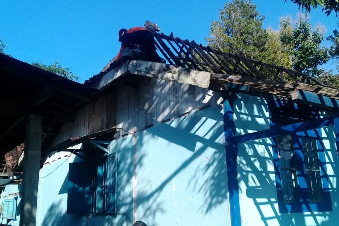 Rumah Warga Madiun Terbakar Akibat Arus Pendek