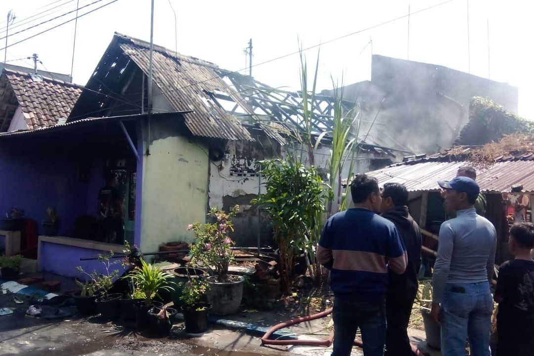 Dua Rumah di Mojokerto Terbakar, Warga Dengar Tiga Kali Ledakan