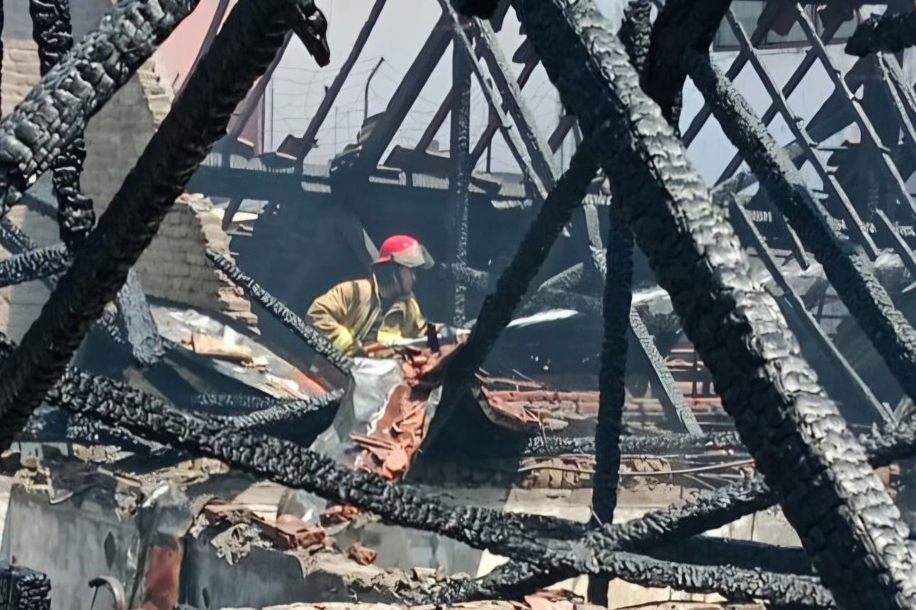 Obat Nyamuk Bakar di Bawah Sofa Diduga Picu Kebakaran Rumah di Surabaya