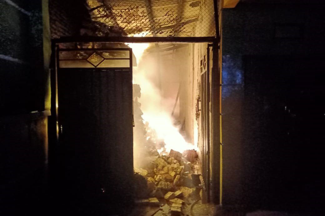 Pabrik Makanan Ringan di Probolinggo Ludes Terbakar