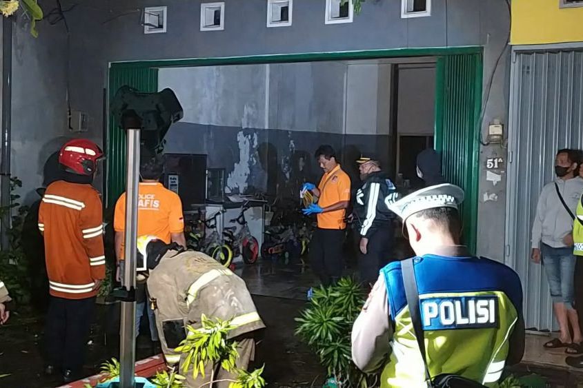 Seorang Lansia Meregang Nyawa Akibat Kebakaran Ruko di Surabaya