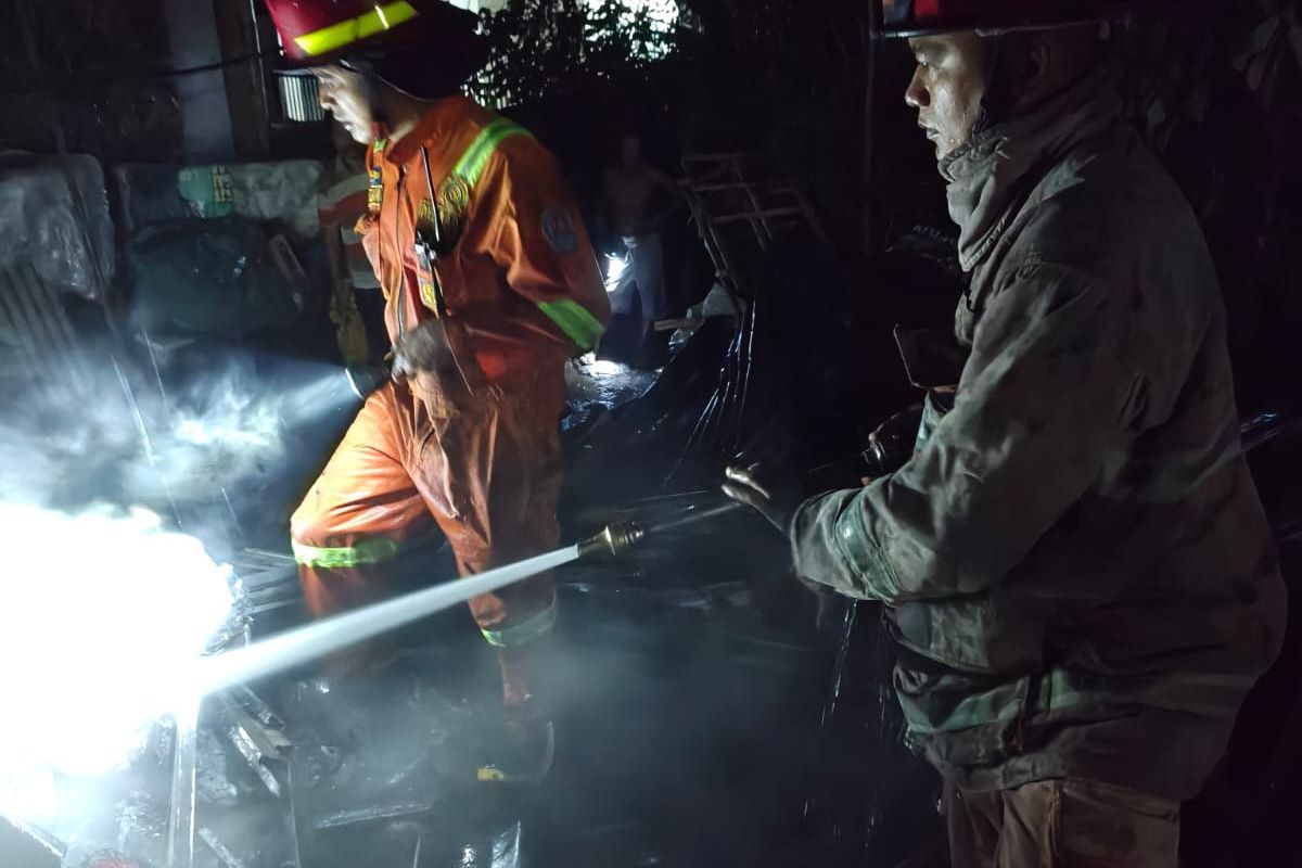 ‎Kebakaran Dapur di Tegal Gede Jember, Damkar Padamkan Api dalam 1,5 Jam