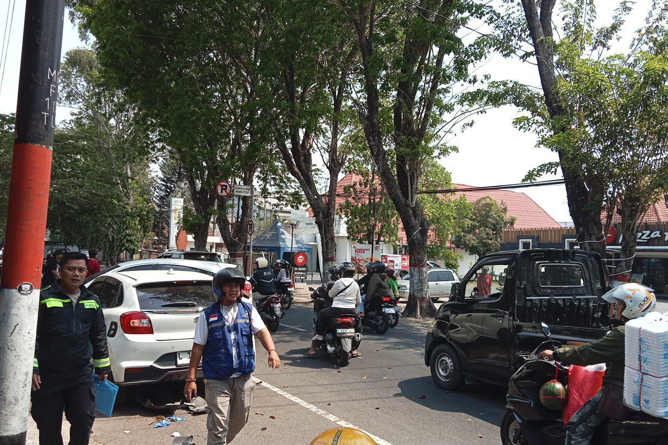 Kecelakaan Beruntun, Mobil Baleno Tabrak Empat Kendaraan di Mojokerto
