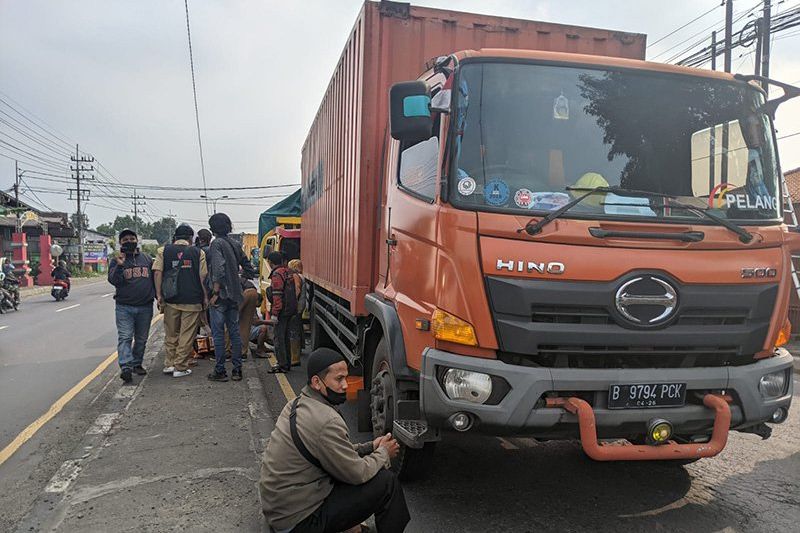 Hindari Pemotor Terjatuh, Tabrakan Beruntun Terjadi di Mojokerto