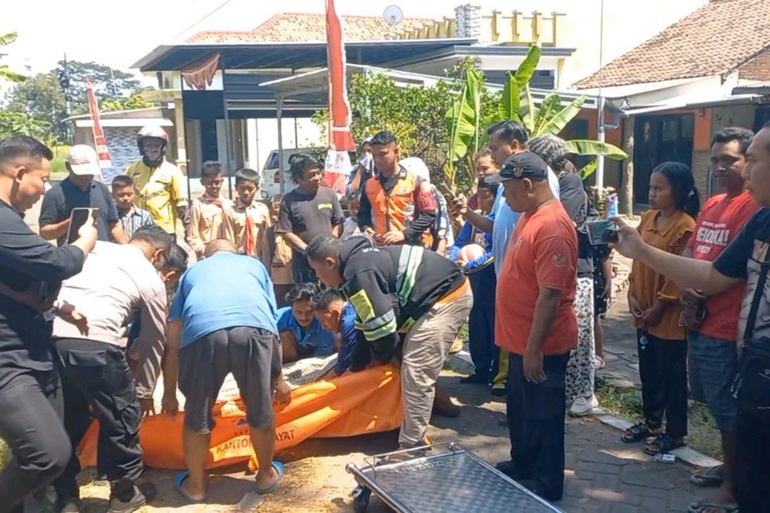 Pemotor Tewas Ditabrak KA Tawangalun di Perlintasan Tanpa Palang Pintu Probolinggo