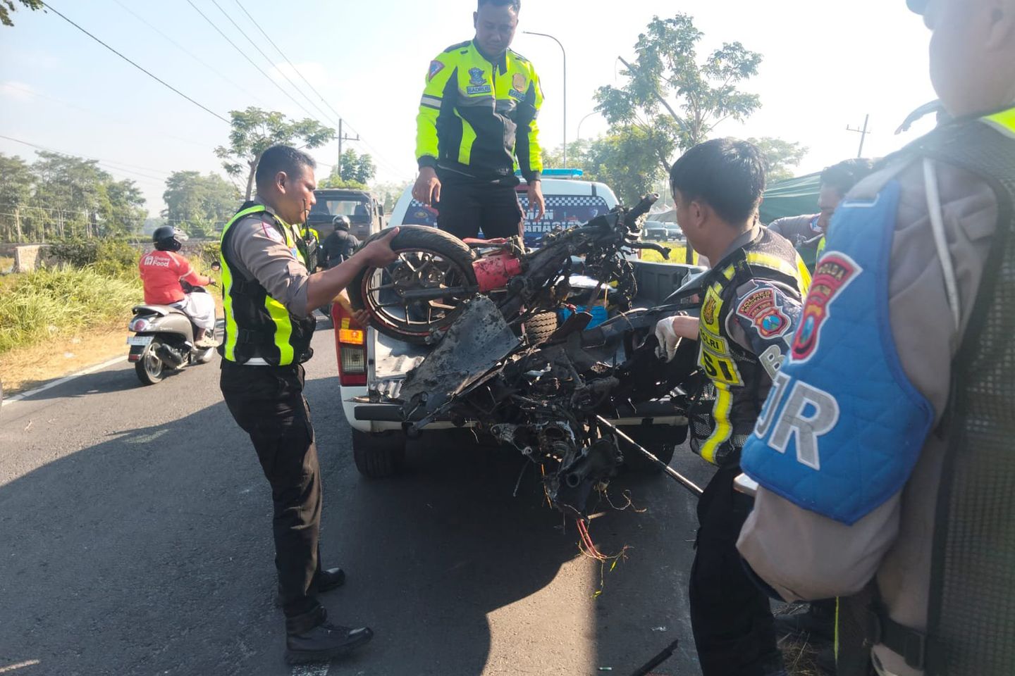 Kecelakaan Beruntun Libatkan 5 Kendaraan di Akses Suramadu Bangkalan, Dua Tewas
