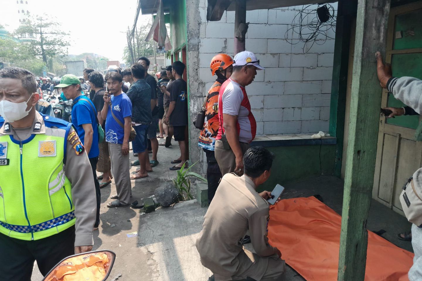 Kecelakaan Motor vs Truk Kontainer, Perempuan 25 Tahun Tewas di Kolong Trailer