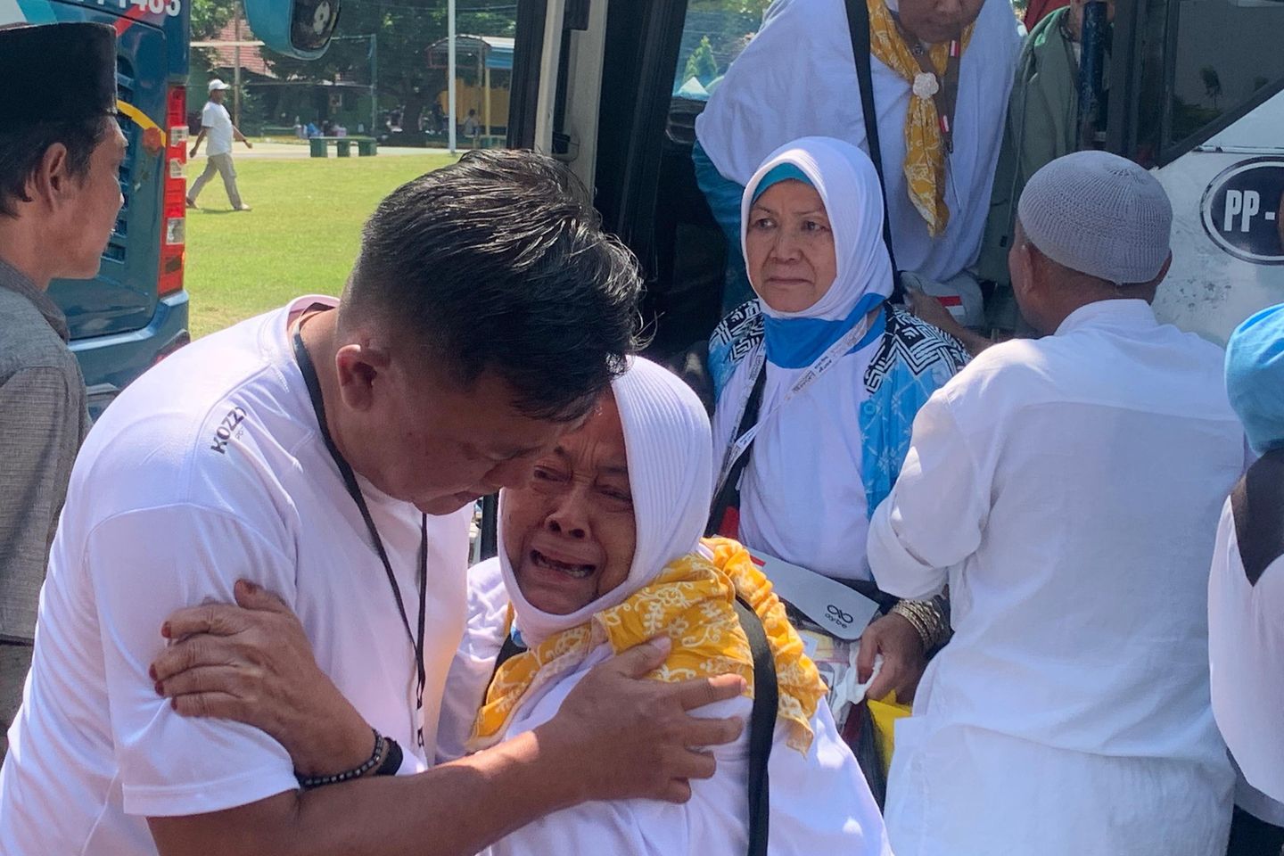Tangis Haru Sambut Seluruh Jemaah Haji Tuban yang Pulang Selamat