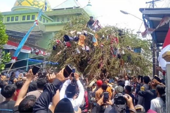Hampir 5 Dekade, Tradisi Berebut Keres di Mojokerto Tetap Lestari