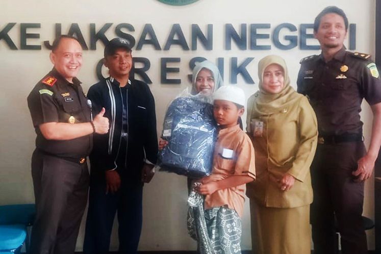 Hari Bhakti Adhyaksa ke-63, Kejari Gresik Gelar Donor Darah dan Sunat Massal Gratis