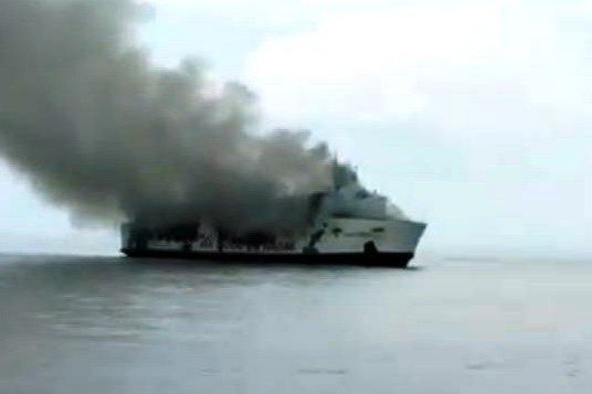 Penyebab Kebakaran Kapal, Kemenhub Duga Santika Nusantara Kelebihan Penumpang
